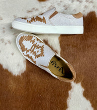Load image into Gallery viewer, The Marian Aztec Sneakers 6-11
