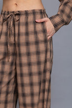 Load image into Gallery viewer, The Stroud Khaki Plaid Pants S-L
