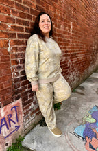 Load image into Gallery viewer, The Claremore Camo Top S-L
