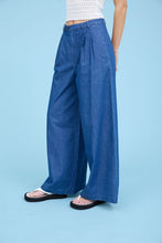 Load image into Gallery viewer, The Roma Chambray Wide-Leg Jeans S-L
