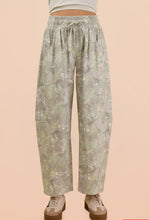 Load image into Gallery viewer, The Claremore Camo Pants S-L

