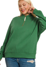 Load image into Gallery viewer, The Plainview Green 1/4 Zip Top S-3X

