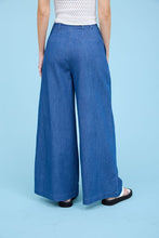 Load image into Gallery viewer, The Roma Chambray Wide-Leg Jeans S-L
