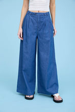 Load image into Gallery viewer, The Roma Chambray Wide-Leg Jeans S-L
