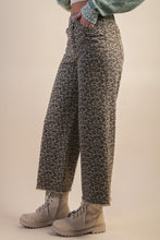 Load image into Gallery viewer, The Leopard Kick Flare Jeans S-L
