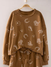 Load image into Gallery viewer, The Muskogee Chocolate Crewneck Top S-L
