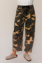 Load image into Gallery viewer, The Camo Barrel Jeans S-XL

